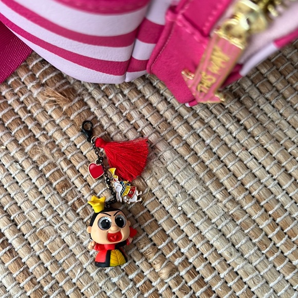 ♥️ Disney Doorable Alice in Wonderland Queen of hearts White rabbit Keychain - Picture 1 of 7